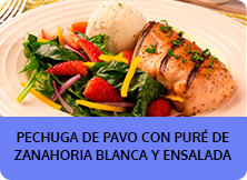 Pechuga de pavo al grill con ensalada fresca y puré de zanahoria blanca