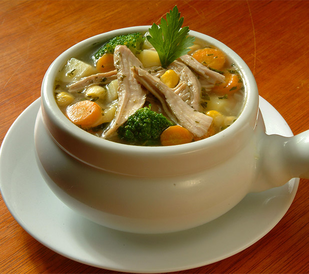 Sopa de pavo y hierbas