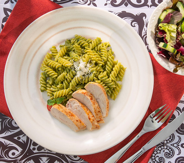 Pasta al pesto con pollo