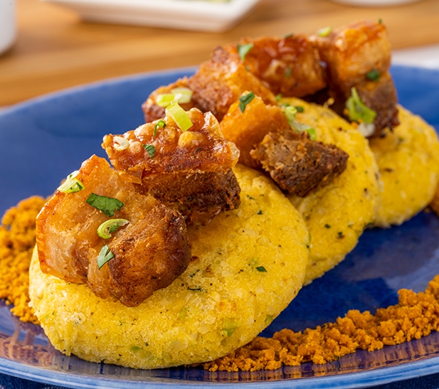  Tortillas mixtas con panceta y salsa de maní 