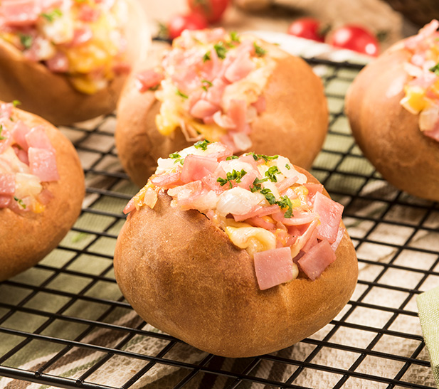 Pan de jamón con quesos y cebolla