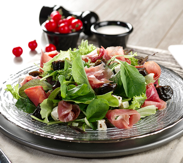 Ensalada de jamón serrano con higos 