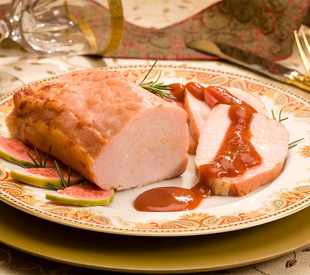 Lomo horneado con salsa de guayaba y vino blanco