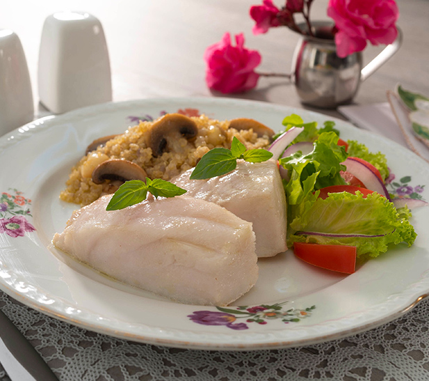 Corvina al horno con quinoto de champiñones y macadamia