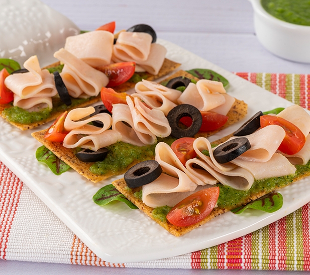 Galleta de avena con jamón de pavo y dip de zuccini 