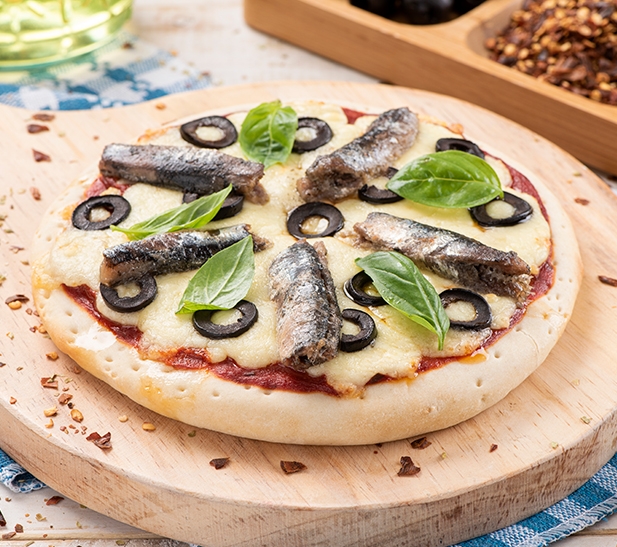 Pizza personal con anchovetas