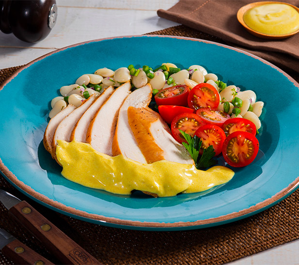 Filetes de pechuga de pavo con ensalada mixta