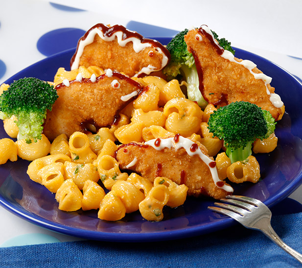 Dino nuggets con brócoli y pasta en salsa de queso