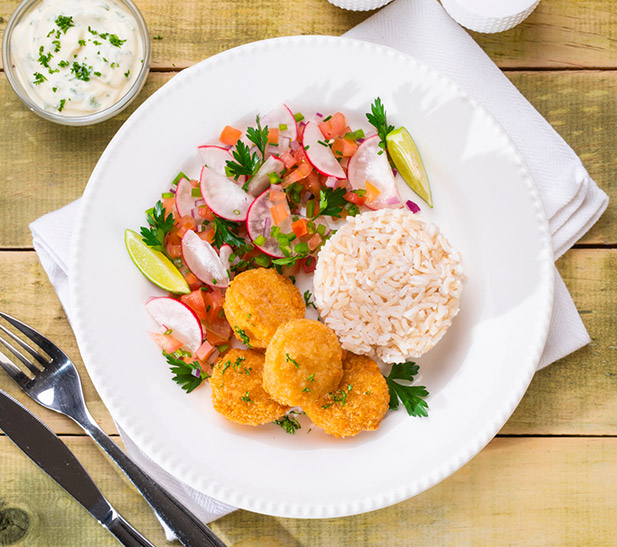 Nuggets de pollo con mayonesa al mojo de ajo